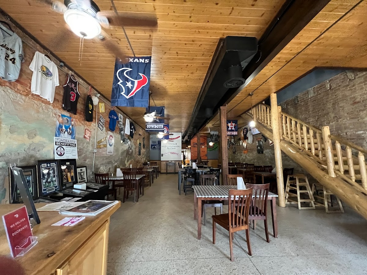 flying cow burger and wing company